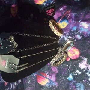2 Paparazzi Jewelry Sets